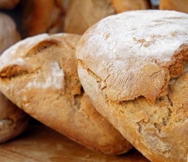 Tradizionale distribuzione del pane connessa al legato Domenico Somazzi